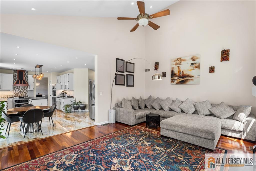 5 Woodfield Court Franklin NJ 08540