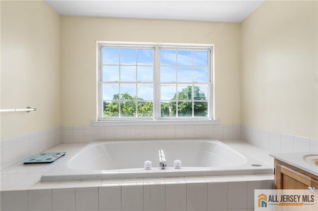 5 Woodfield Court Franklin NJ 08540