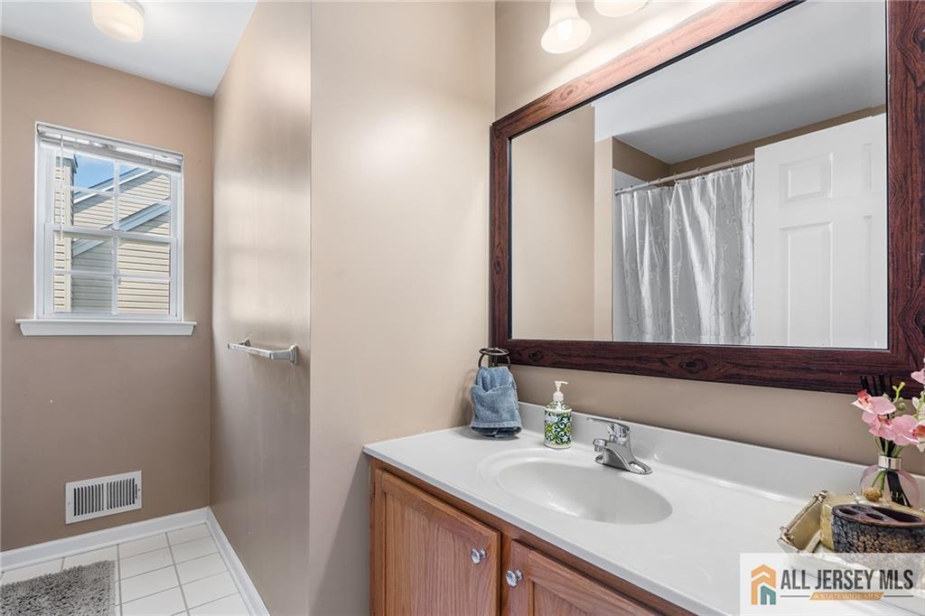 5 Woodfield Court Franklin NJ 08540