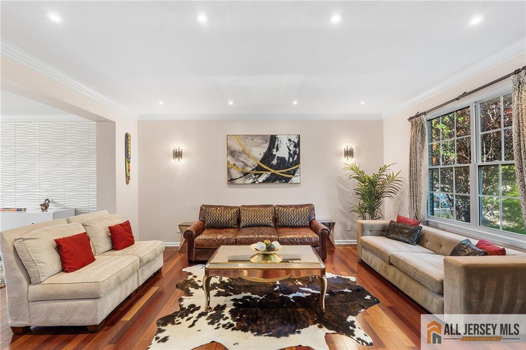 5 Woodfield Court Franklin NJ 08540