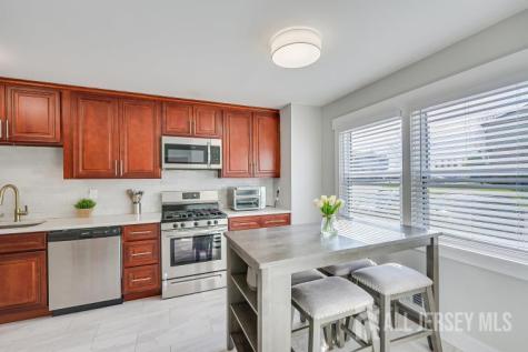 2 Highview Drive Woodbridge Proper NJ 07095
