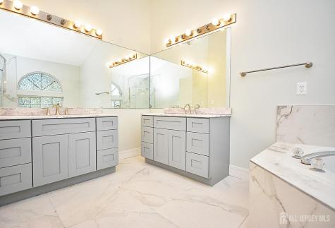 24 Straton Court Sayreville NJ 08859