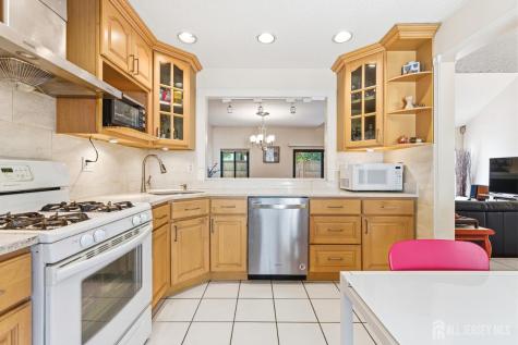 98 Park Gate Drive Edison NJ 08820