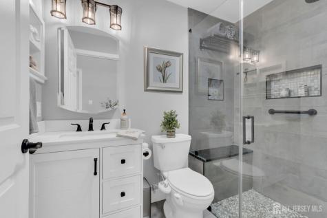 17 Richmond Court Tinton Falls NJ 07712