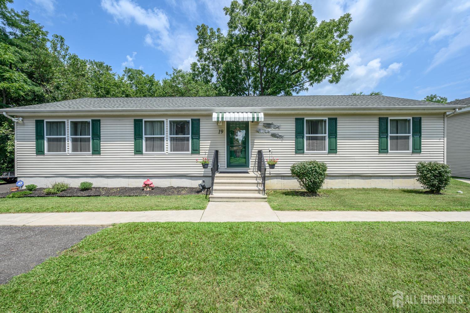 19 Indian Trail Southampton NJ 08088