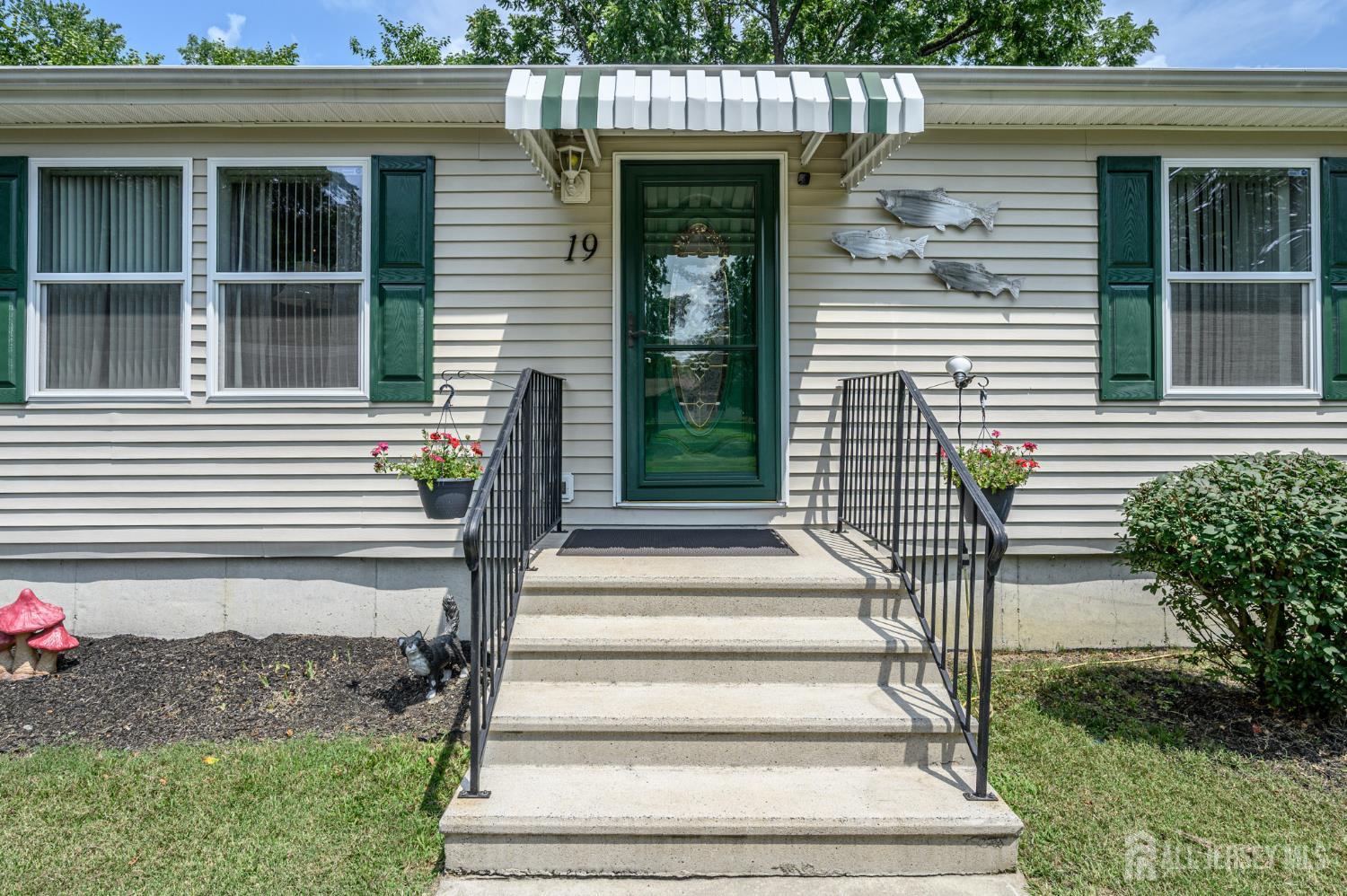 19 Indian Trail Southampton NJ 08088