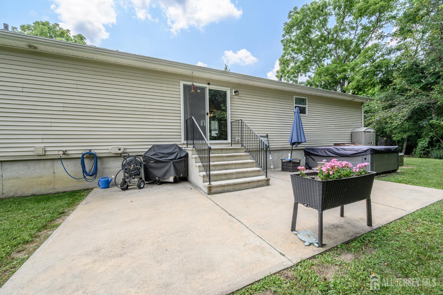 19 Indian Trail Southampton NJ 08088