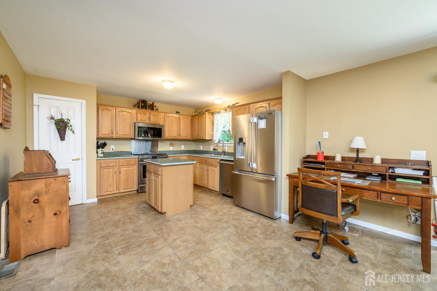 19 Indian Trail Southampton NJ 08088