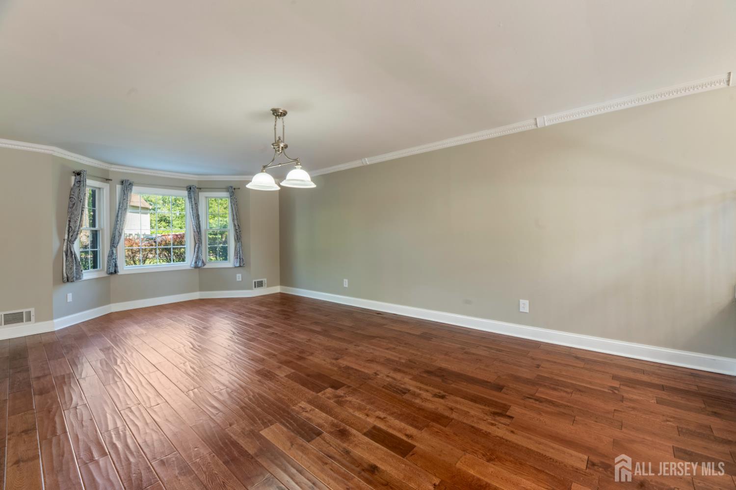 19 Bradford Road Edison NJ 08820