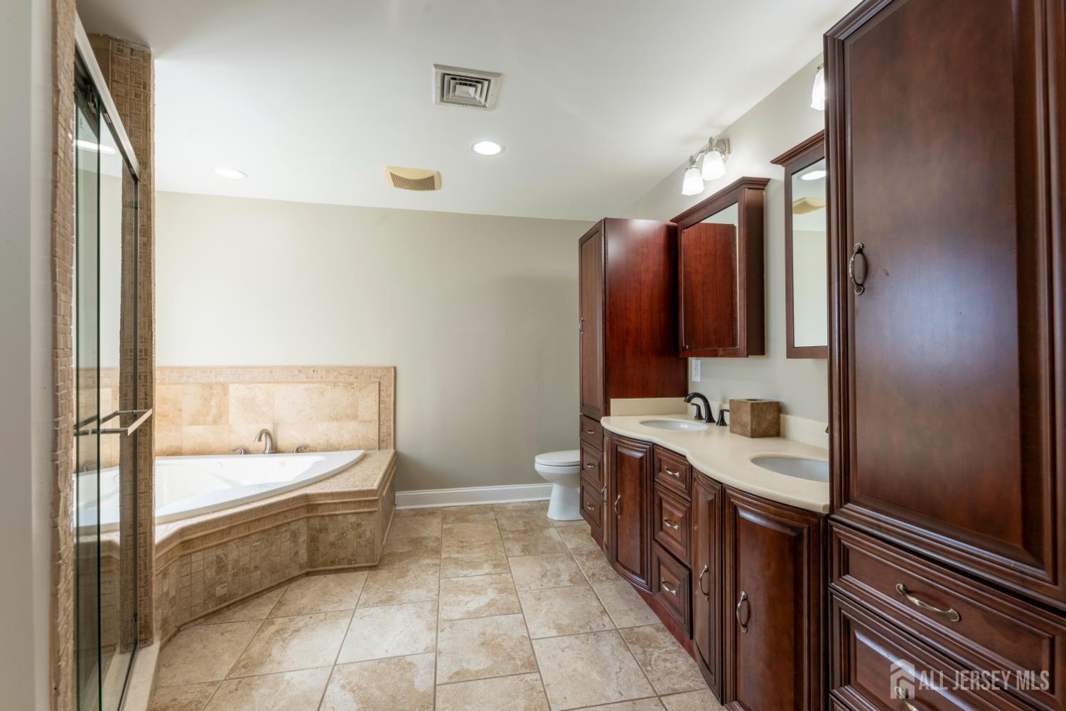 19 Bradford Road Edison NJ 08820