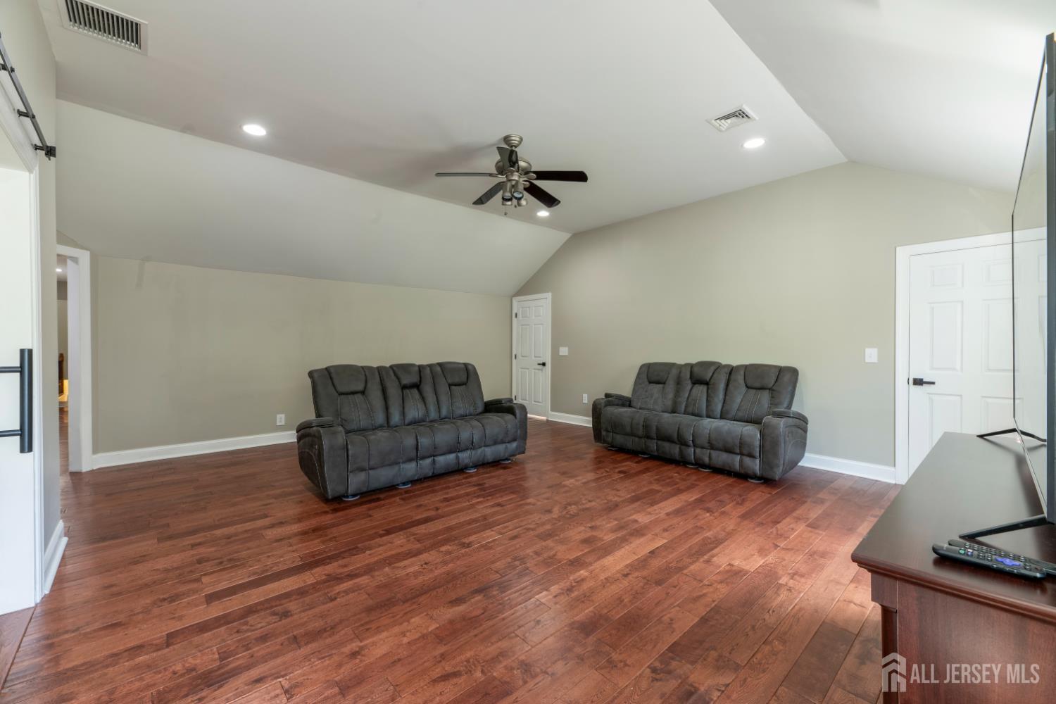 19 Bradford Road Edison NJ 08820