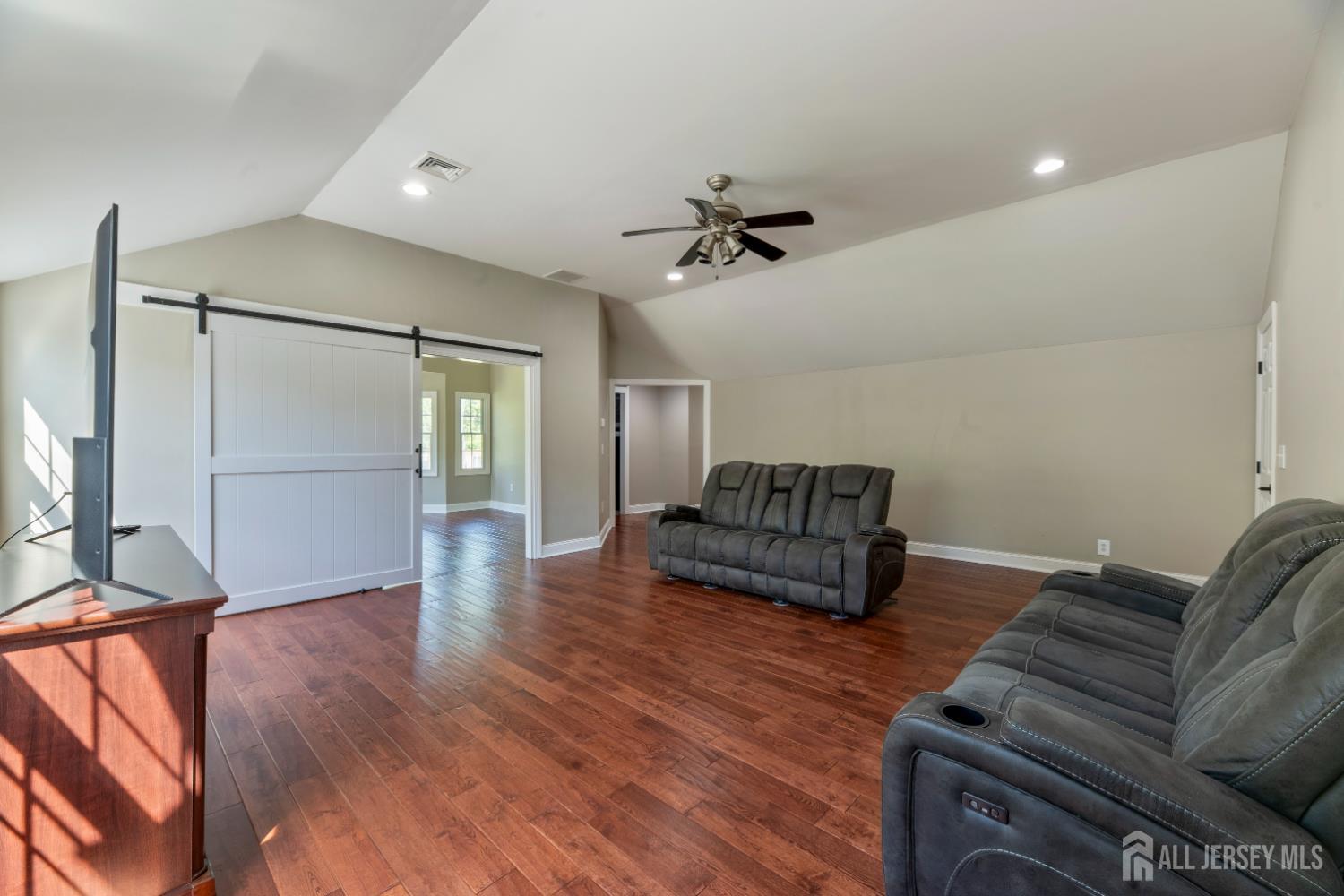 19 Bradford Road Edison NJ 08820