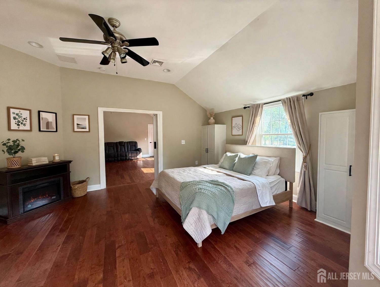 19 Bradford Road Edison NJ 08820