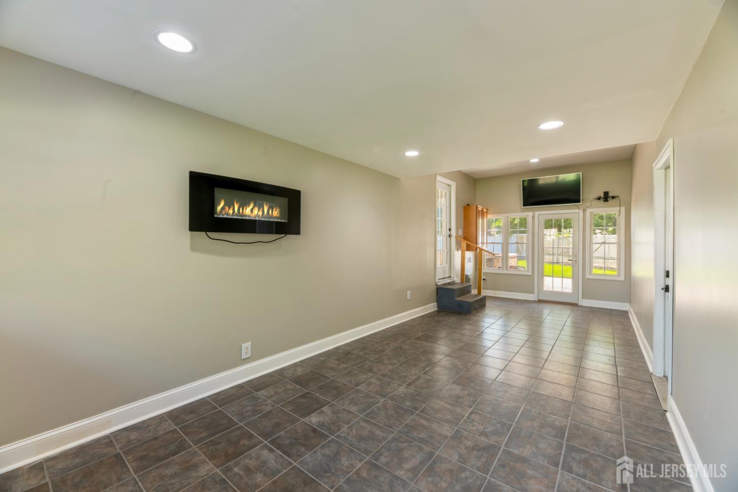 19 Bradford Road Edison NJ 08820
