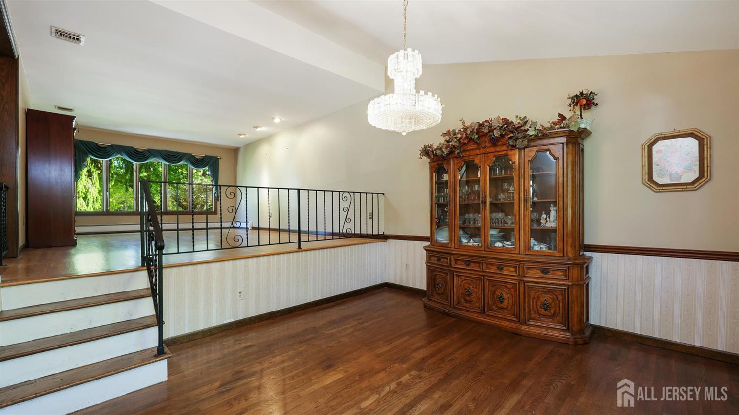 12 Nightingale Street Edison NJ 08820