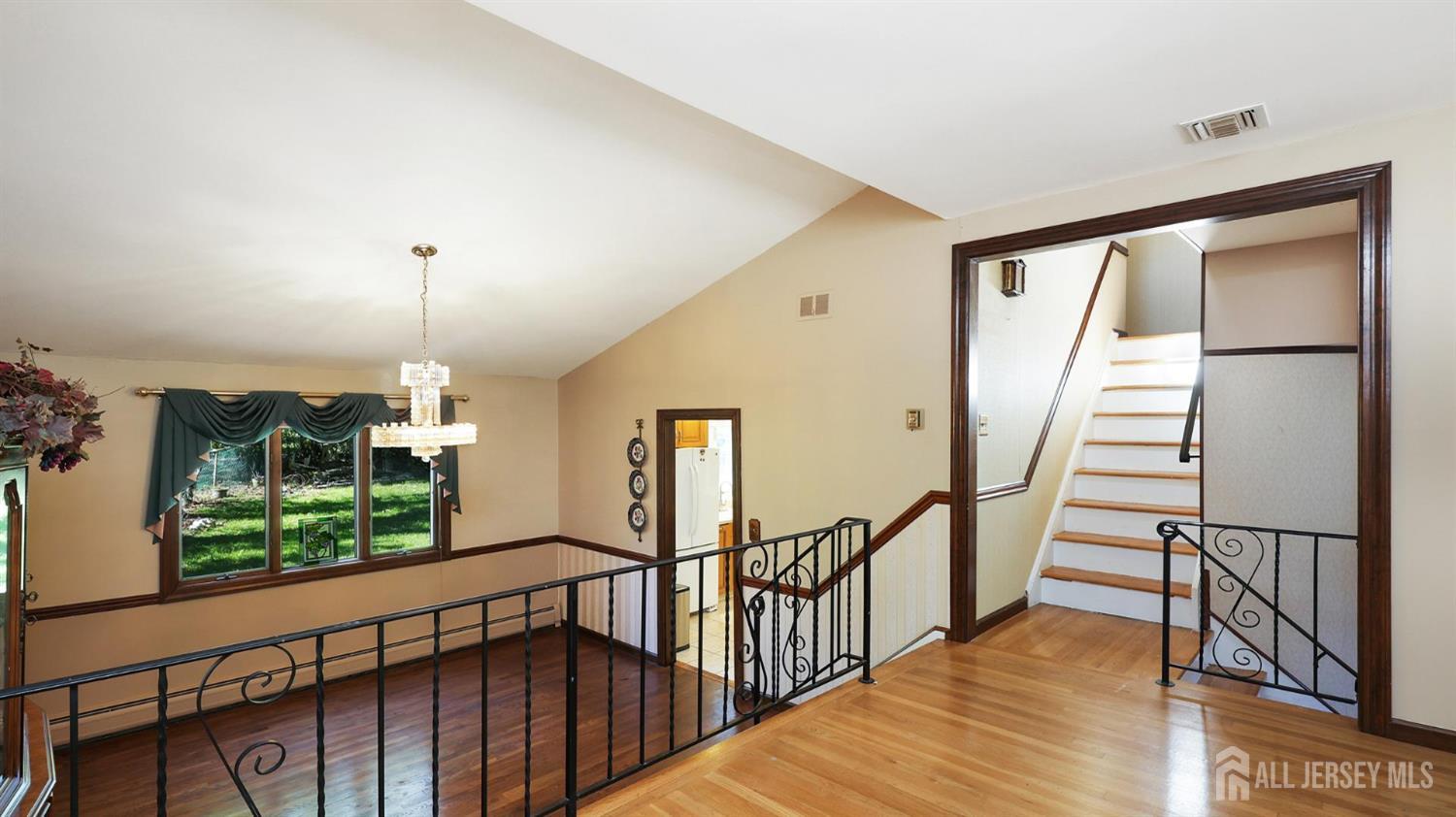 12 Nightingale Street Edison NJ 08820