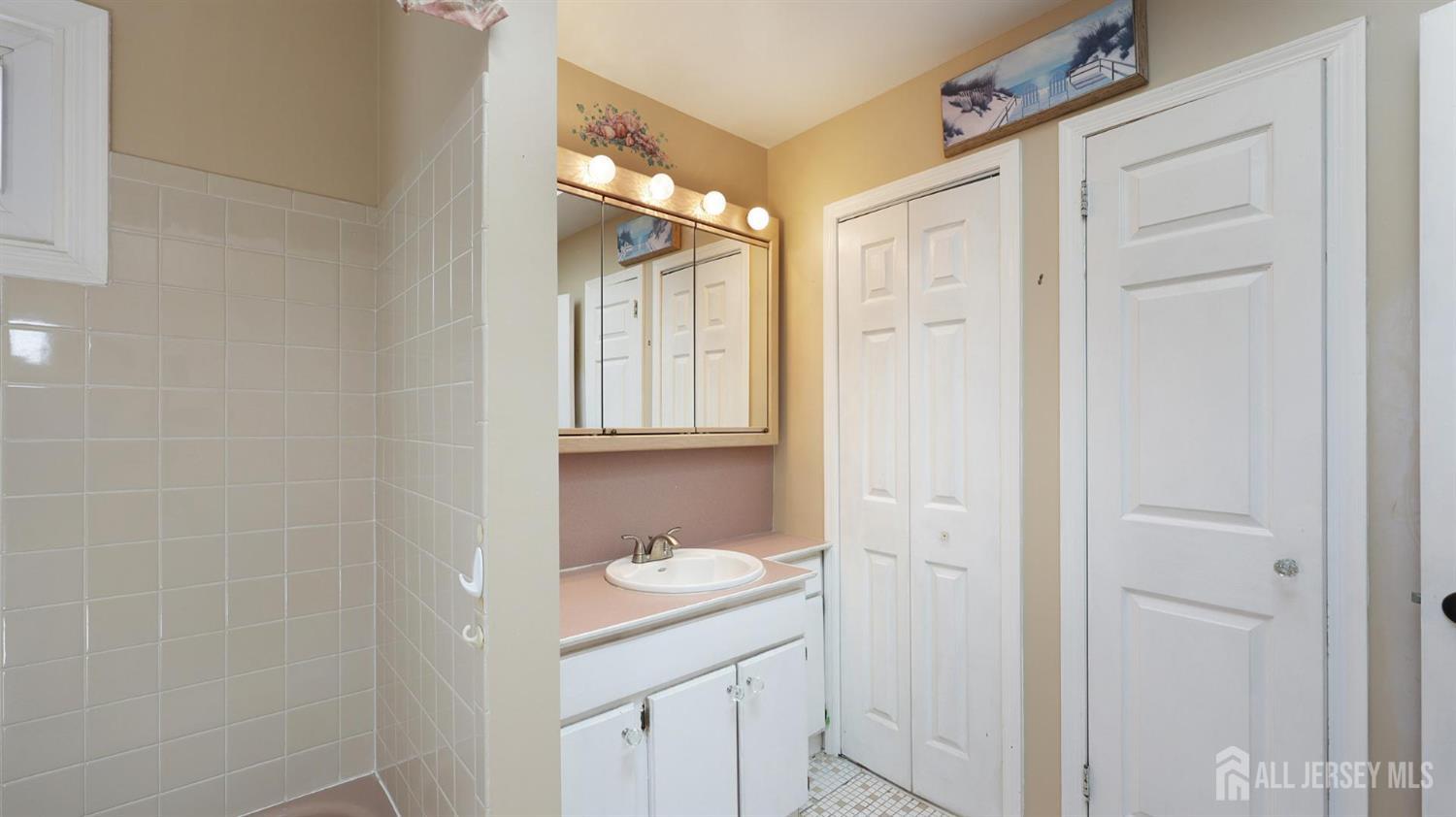 12 Nightingale Street Edison NJ 08820