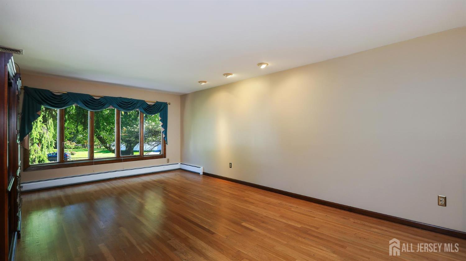 12 Nightingale Street Edison NJ 08820