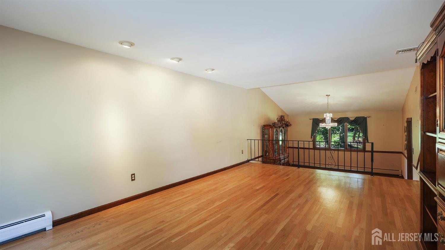 12 Nightingale Street Edison NJ 08820
