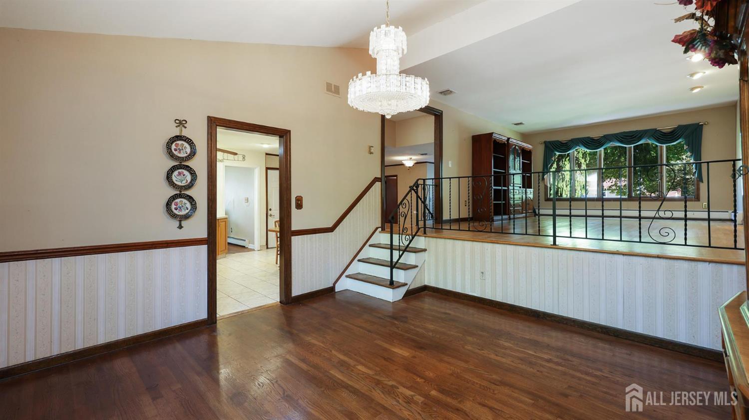12 Nightingale Street Edison NJ 08820