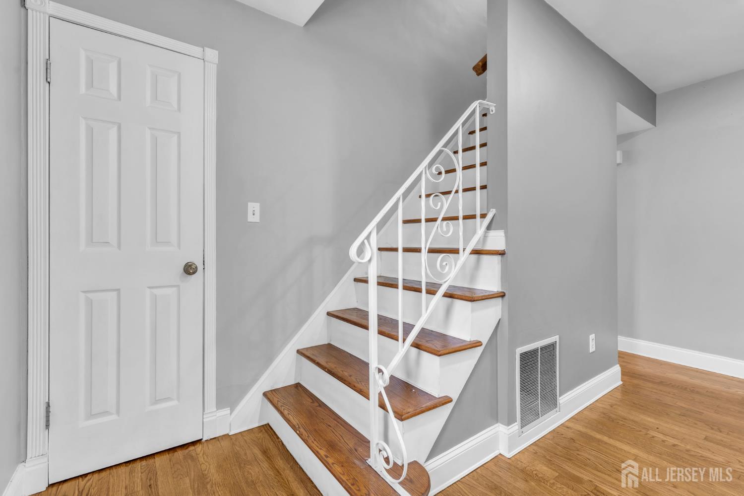 76 Clifton Street Edison NJ 08817