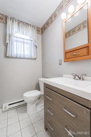 12 Fox Road Edison NJ 08817