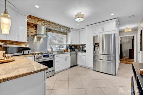 91 Crestview Road Fords NJ 08863