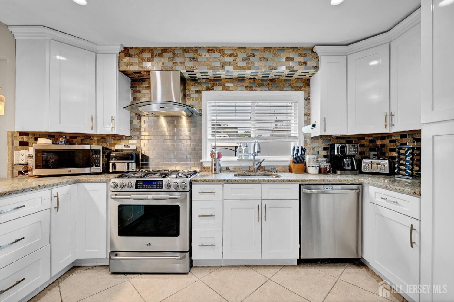 91 Crestview Road Fords NJ 08863