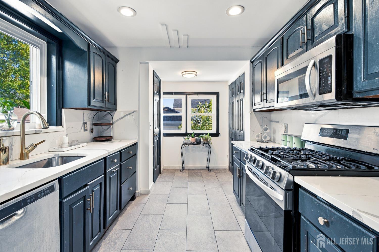 211 Hillside Road Elizabeth NJ 07208