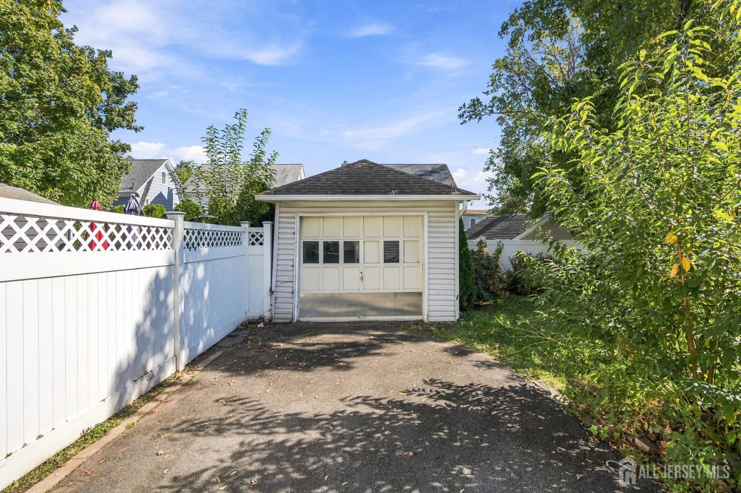 211 Hillside Road Elizabeth NJ 07208