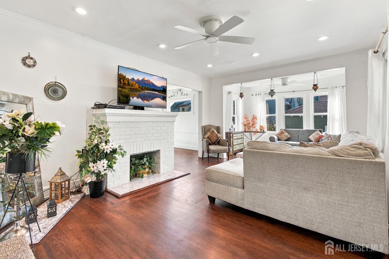 211 Hillside Road Elizabeth NJ 07208