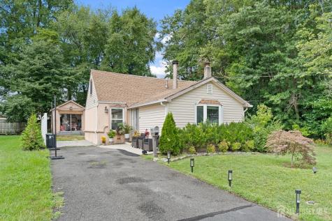 39 Salem Place Aberdeen NJ 07721