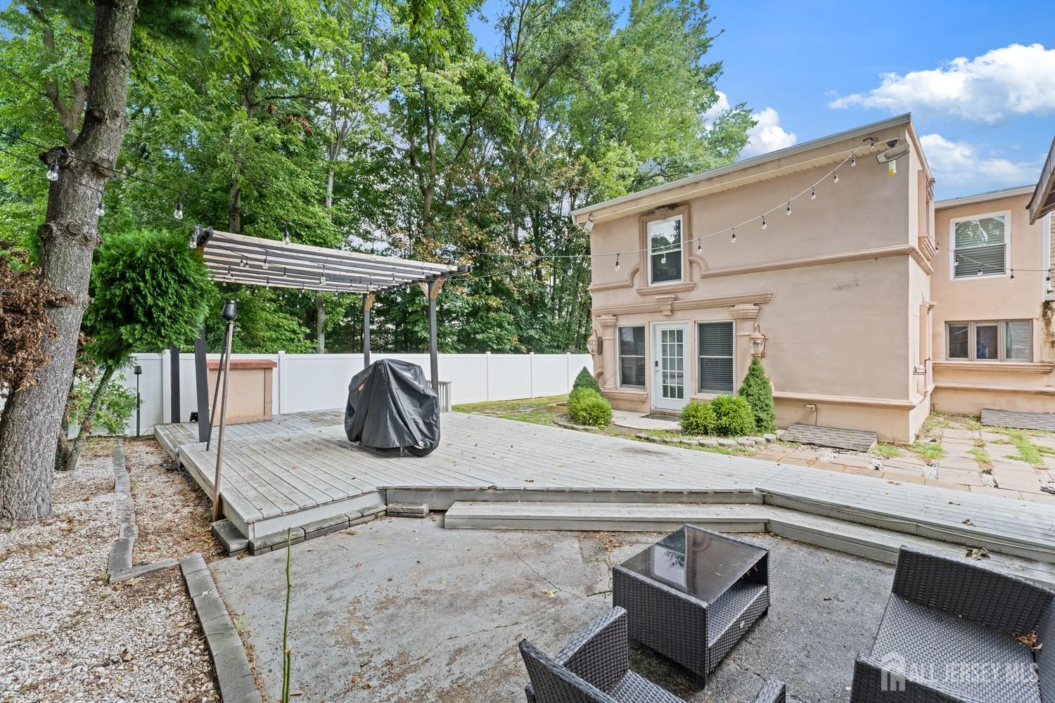 39 Salem Place Aberdeen NJ 07721