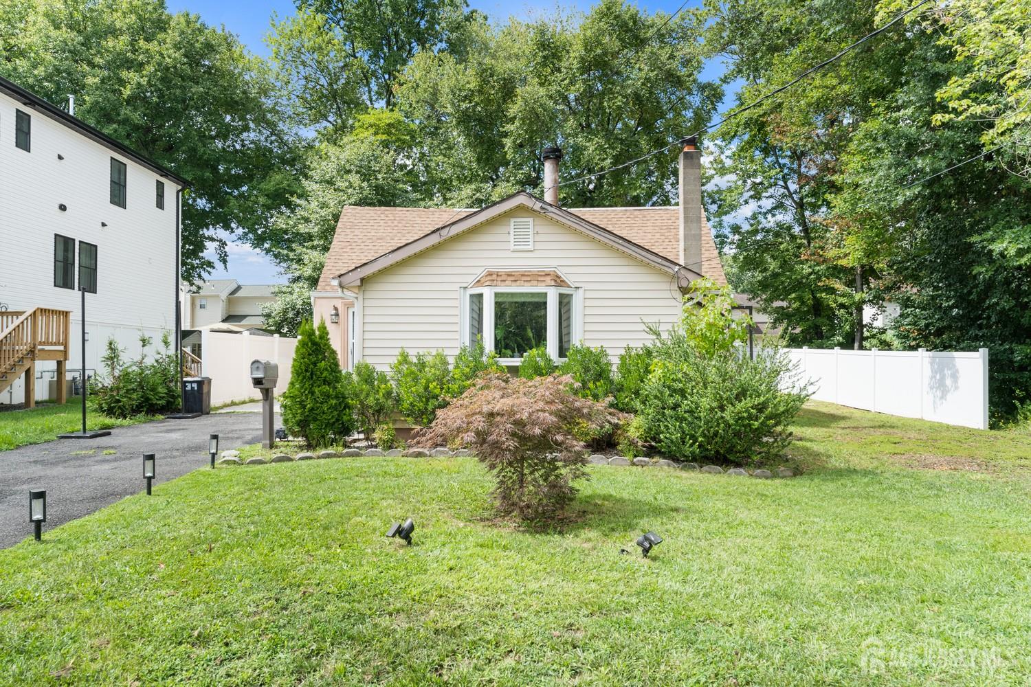 39 Salem Place Aberdeen NJ 07721