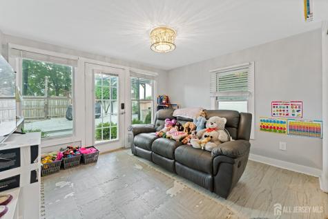 39 Salem Place Aberdeen NJ 07721