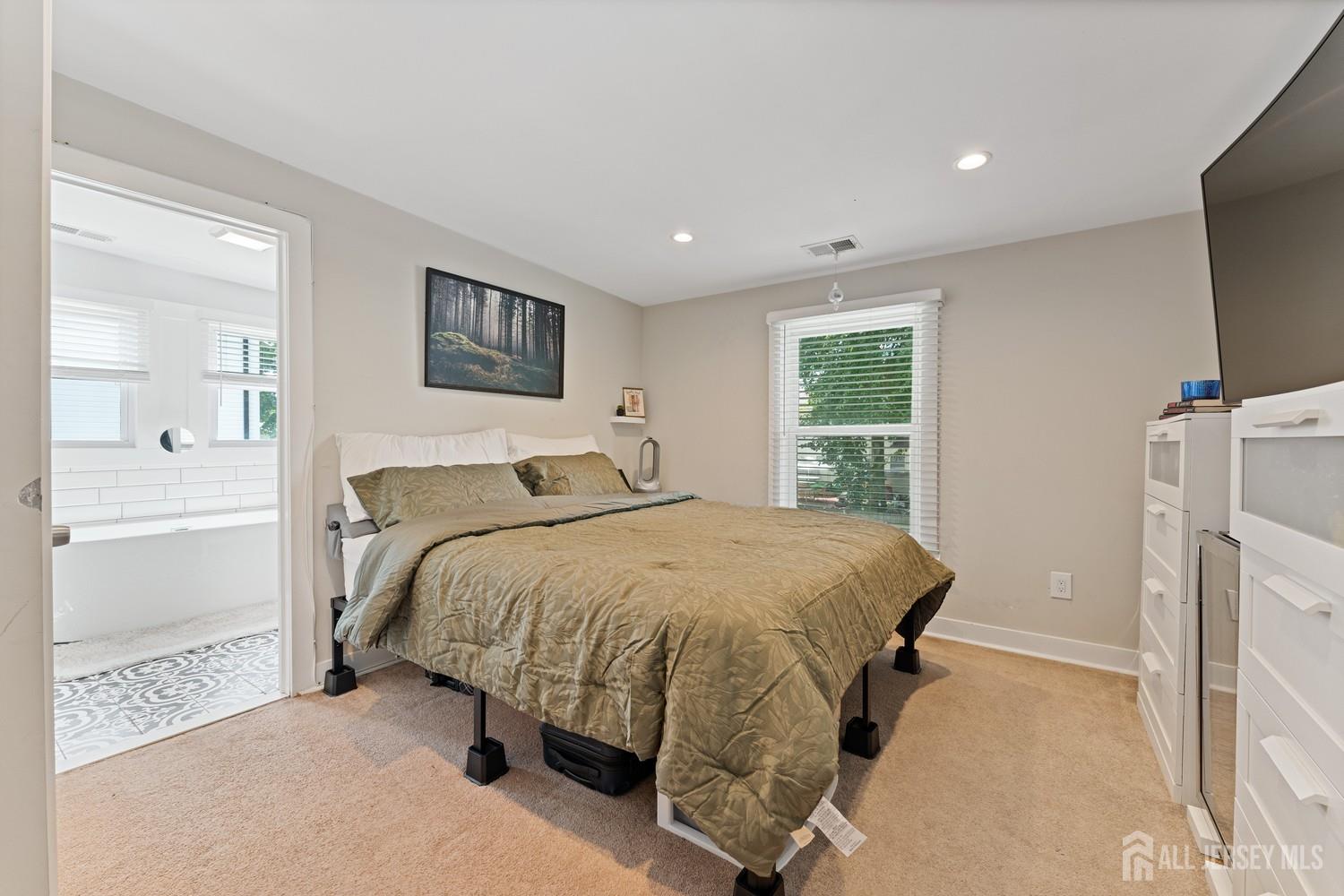 39 Salem Place Aberdeen NJ 07721