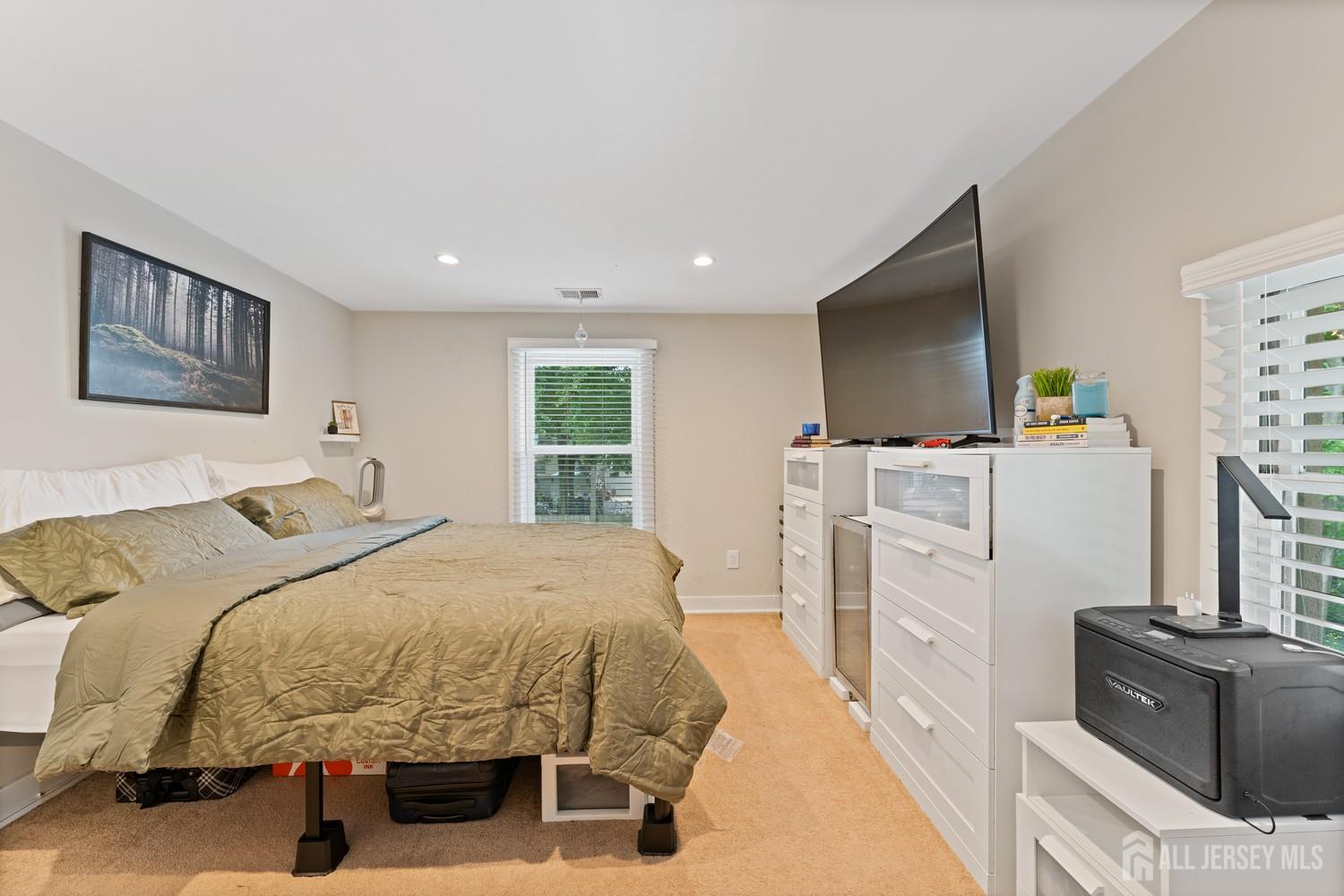 39 Salem Place Aberdeen NJ 07721