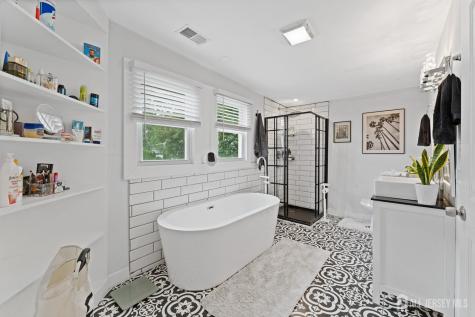39 Salem Place Aberdeen NJ 07721