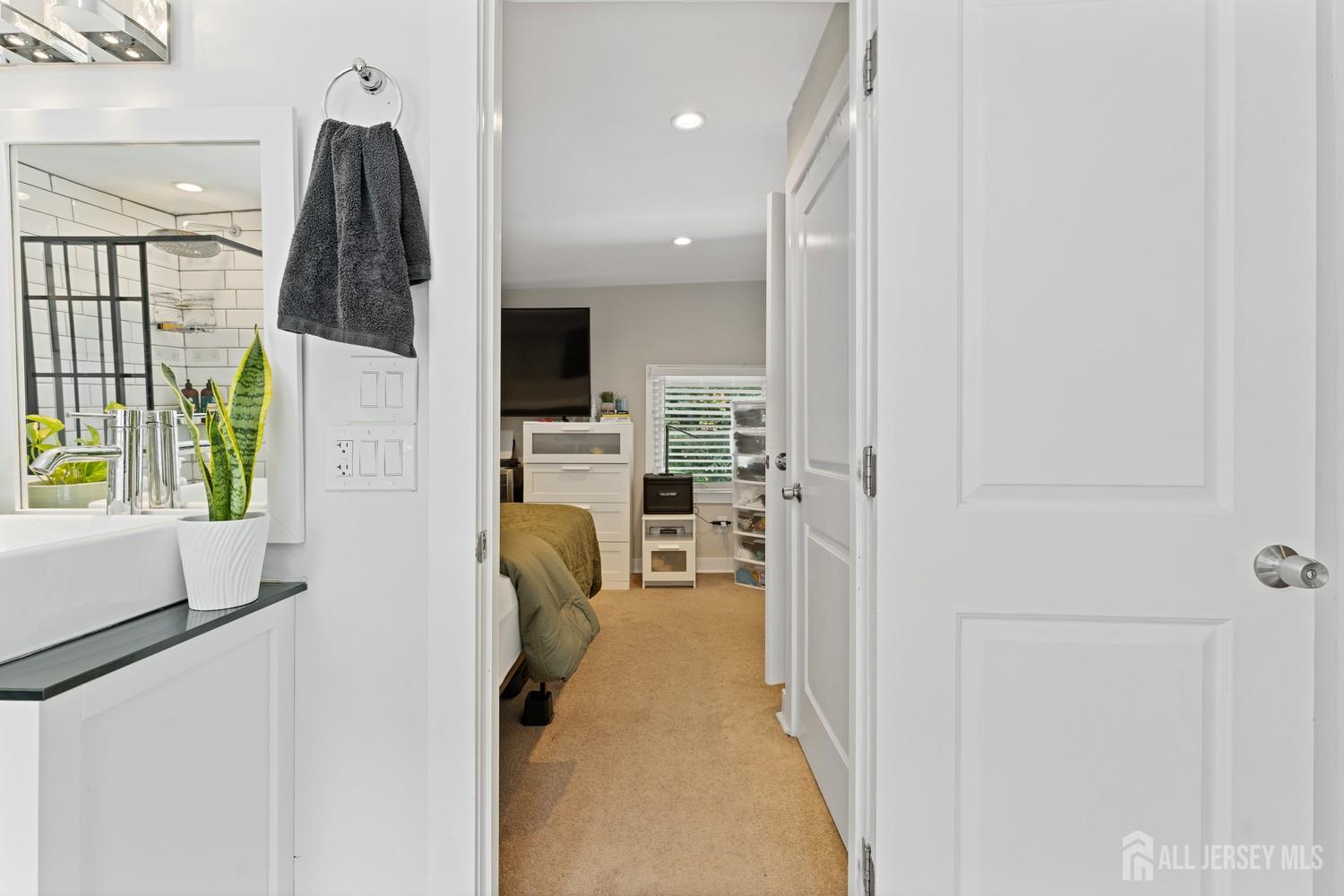 39 Salem Place Aberdeen NJ 07721
