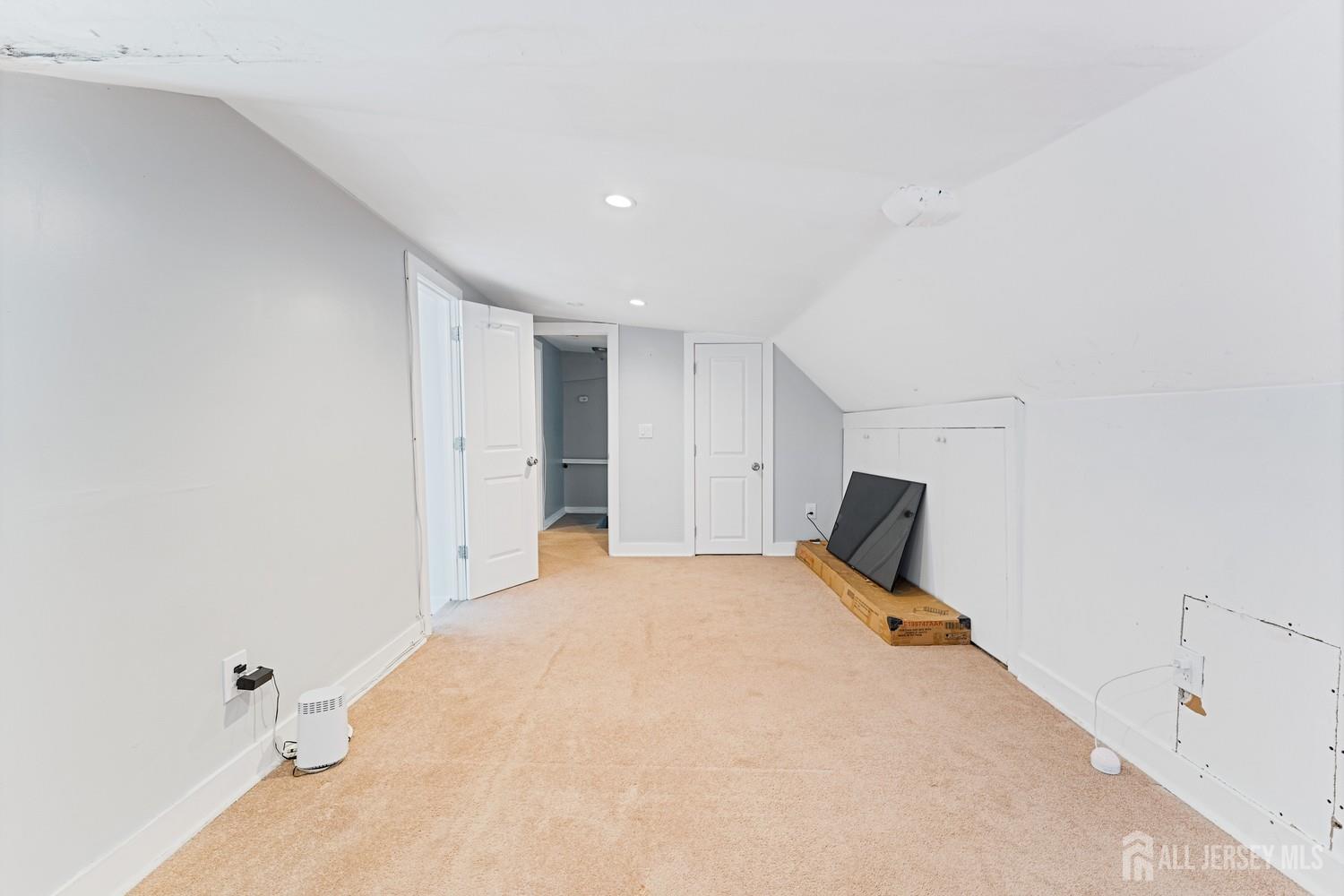 39 Salem Place Aberdeen NJ 07721