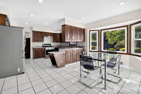 4 Fern Court North Brunswick NJ 08902