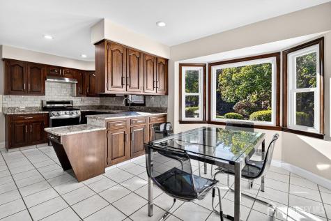 4 Fern Court North Brunswick NJ 08902