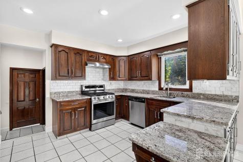4 Fern Court North Brunswick NJ 08902