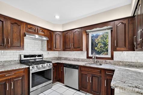 4 Fern Court North Brunswick NJ 08902