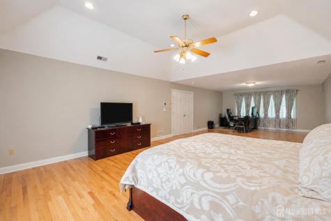 40 Newland Court Bridgewater NJ 08807