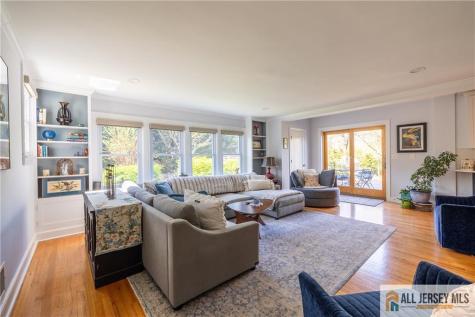 25 Hillcrest Drive Piscataway NJ 08854