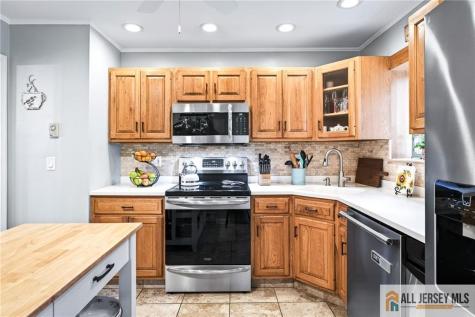 16 10th Avenue Monroe NJ 08831