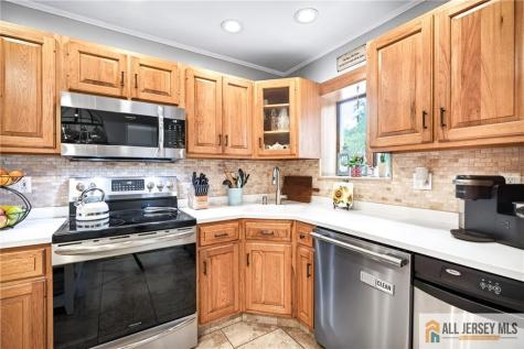 16 10th Avenue Monroe NJ 08831