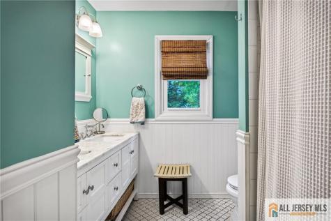 16 10th Avenue Monroe NJ 08831