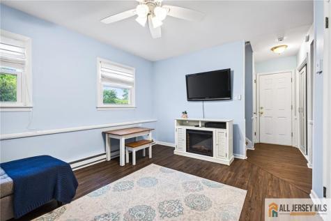 16 10th Avenue Monroe NJ 08831
